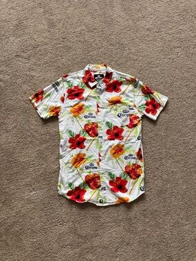 Men’s Medium Corona Tropical Short Sleeve Button Up